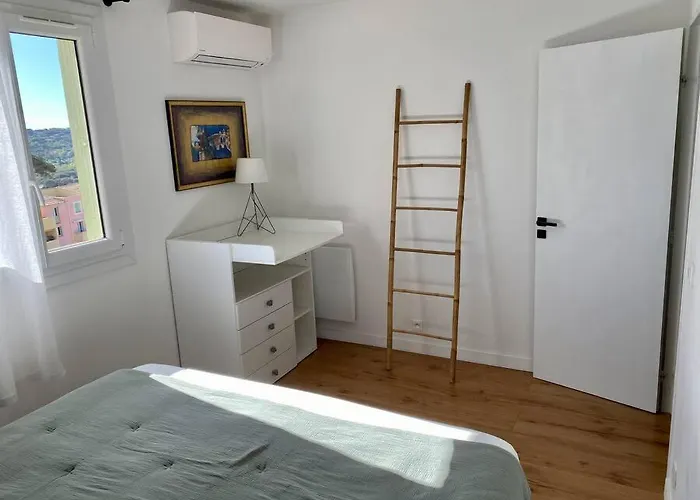 D'exception, Vue Апартаменти Сен-Тропе